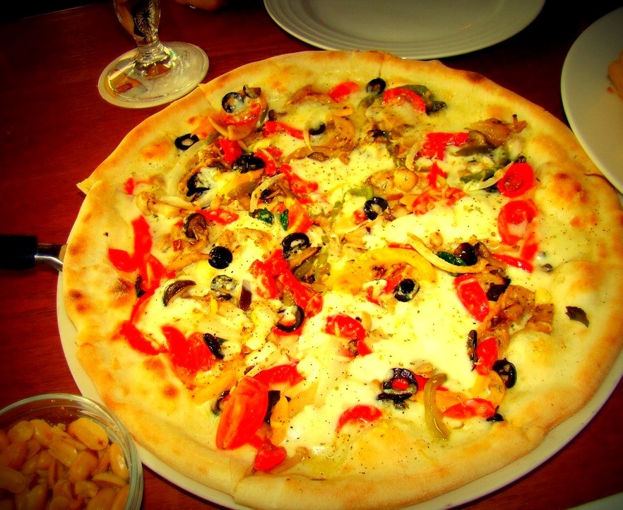 Clay oven baked Italian pizza (by Dr.QTZ Sayyid)