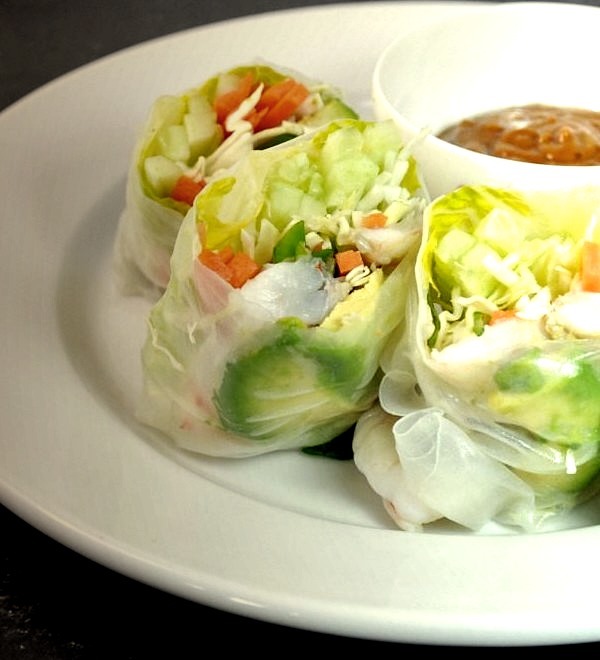Fresh Spring Rolls With Shrimp And Peanut Dipping Sauce