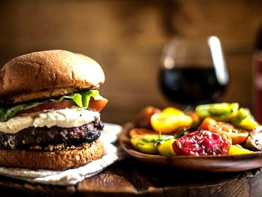 Red Wine Burgers with Mushrooms, Goat Cheese and a Tomato Salad